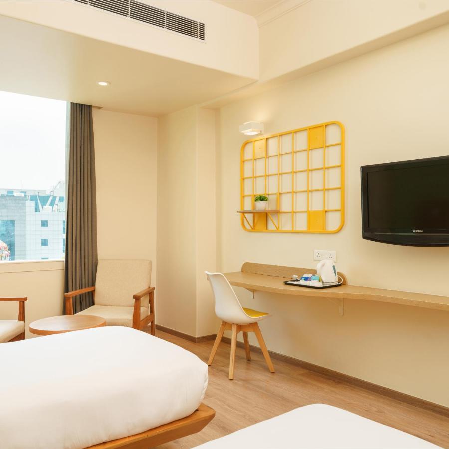 Bloom Hotel - Sector 62 نويدا المظهر الخارجي الصورة